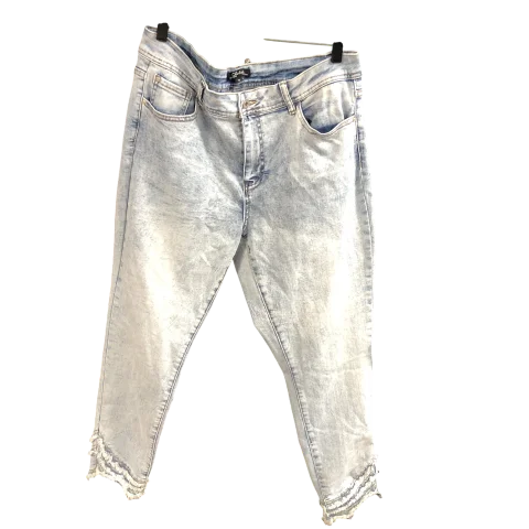 Jeans Cropped By Charlie B In Blue, Size: 12