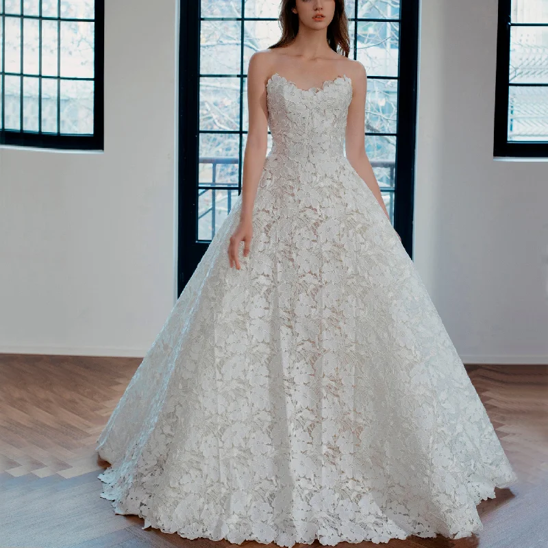 Strapless Ball Gown Floral Lace Wedding Dress with Sweetheat Neck