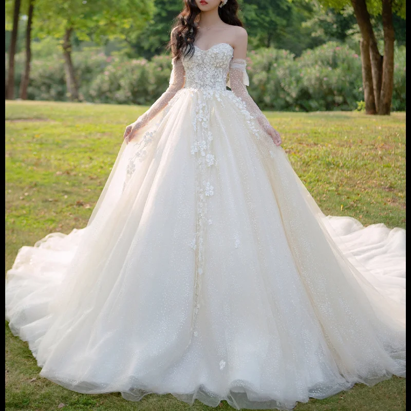 Sweetheart Neck Outdoor Wedding Dress with Floral Lace